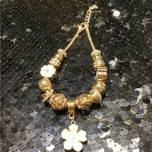 Chic Gold Floral Charm Bracelet